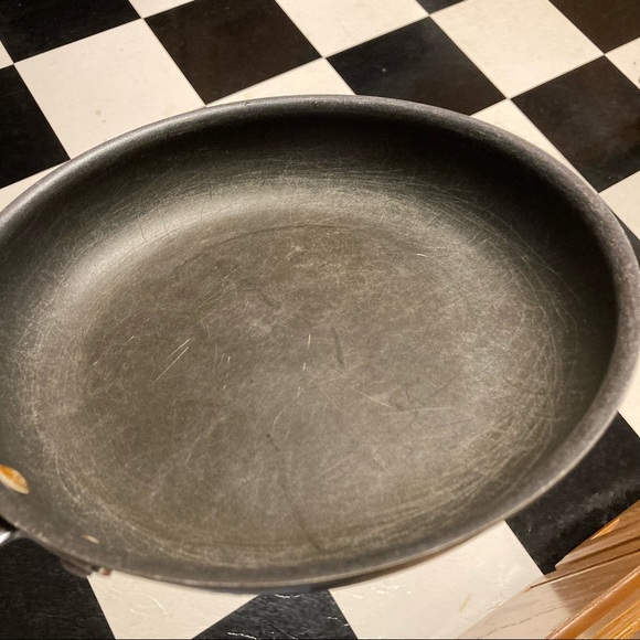 Pair of 8" & 10" Weight Watcher Aluminum Frying Pans - Picture 11 of 16